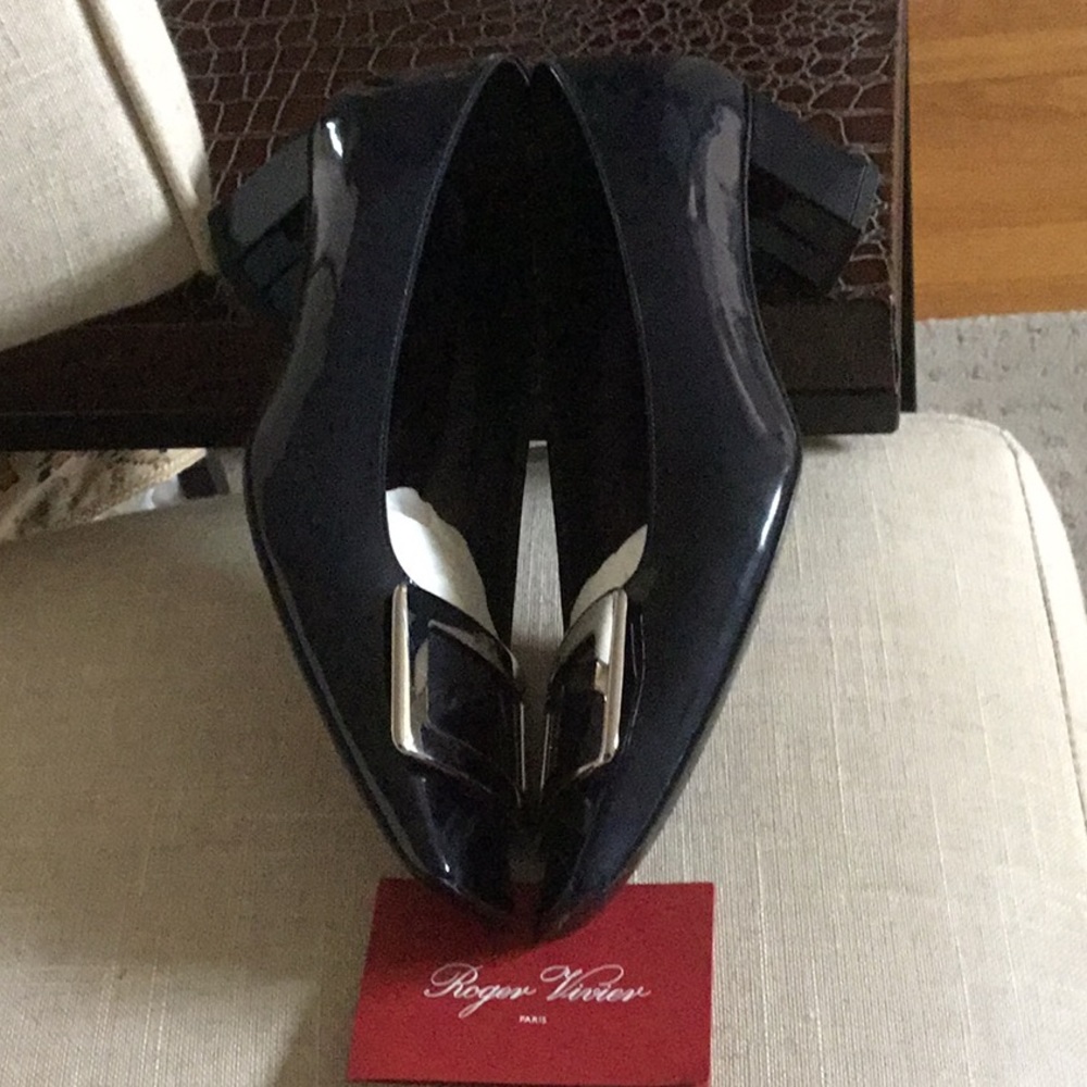 Roger Vivier Navy Patent Leather Pump with Silver Buck - Picture 4 of 5